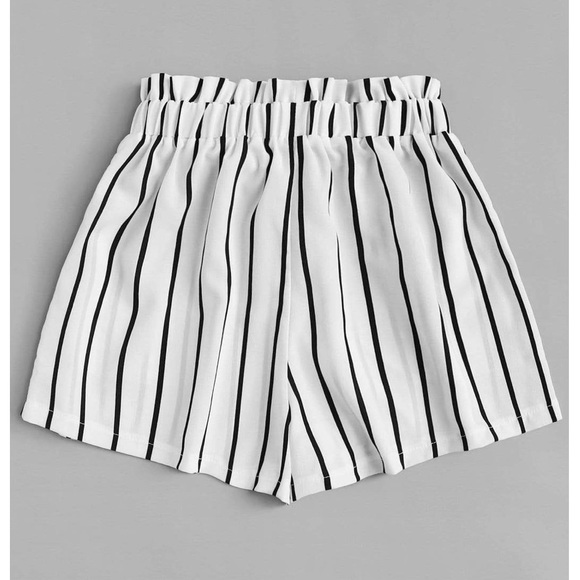 Black and white striped shorts - Picture 2 of 2